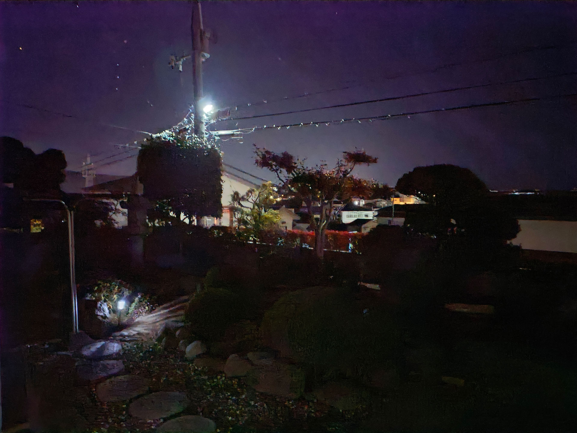 OPPO Reno 5Aによる自宅庭夜景モード撮影