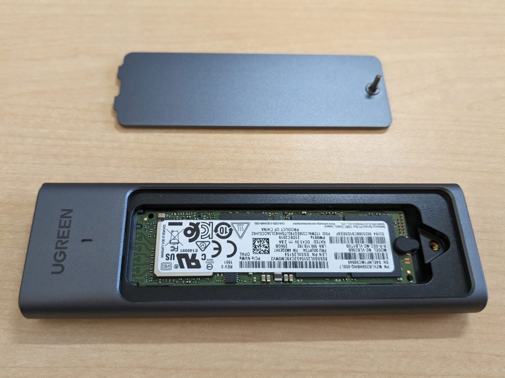 1-M.2_SSDをケースに取り付ける