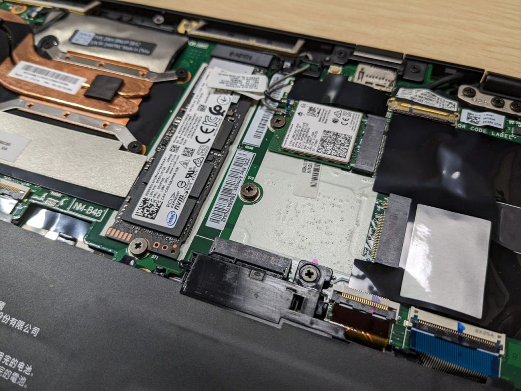 3-SSDはCPUとWiFiカードの間にある